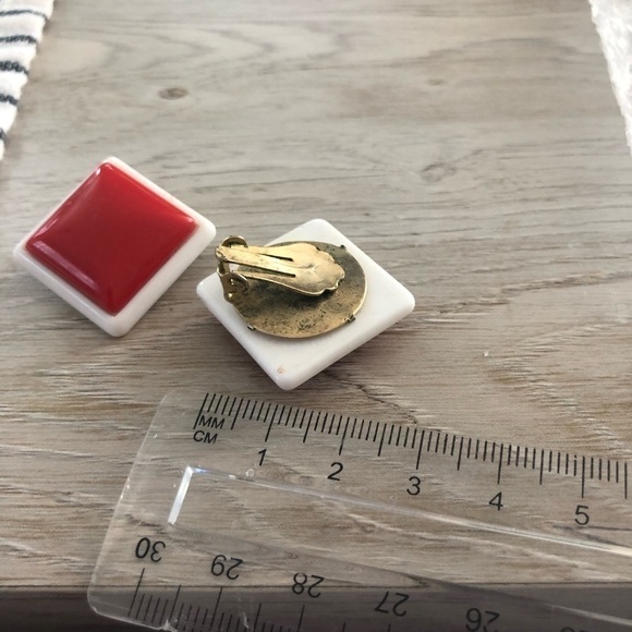 Vintage Clip On Earrings - Picture 3 of 3